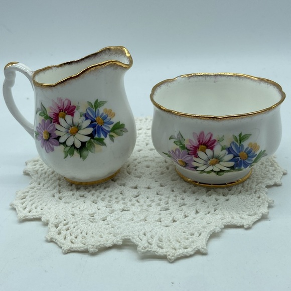 Royal Castle Cream & Sugar Dish - English Bone China - Picture 2 of 6